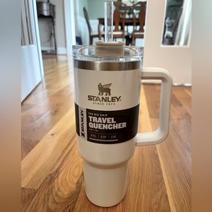 NWT Stanley 40oz Frost Pearlescent Quencher